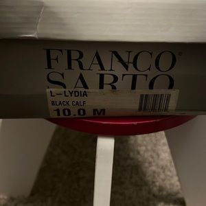 Black heels size 10 (minor heels issue)